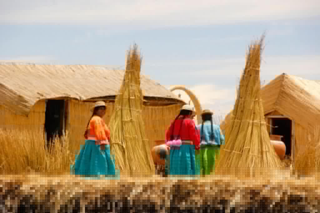 maisons de roseaux du peuple Uros