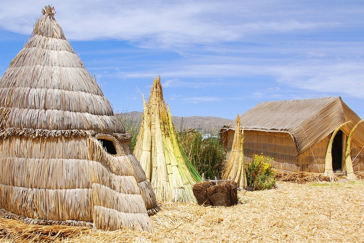 maisons de roseaux du peuple Uros