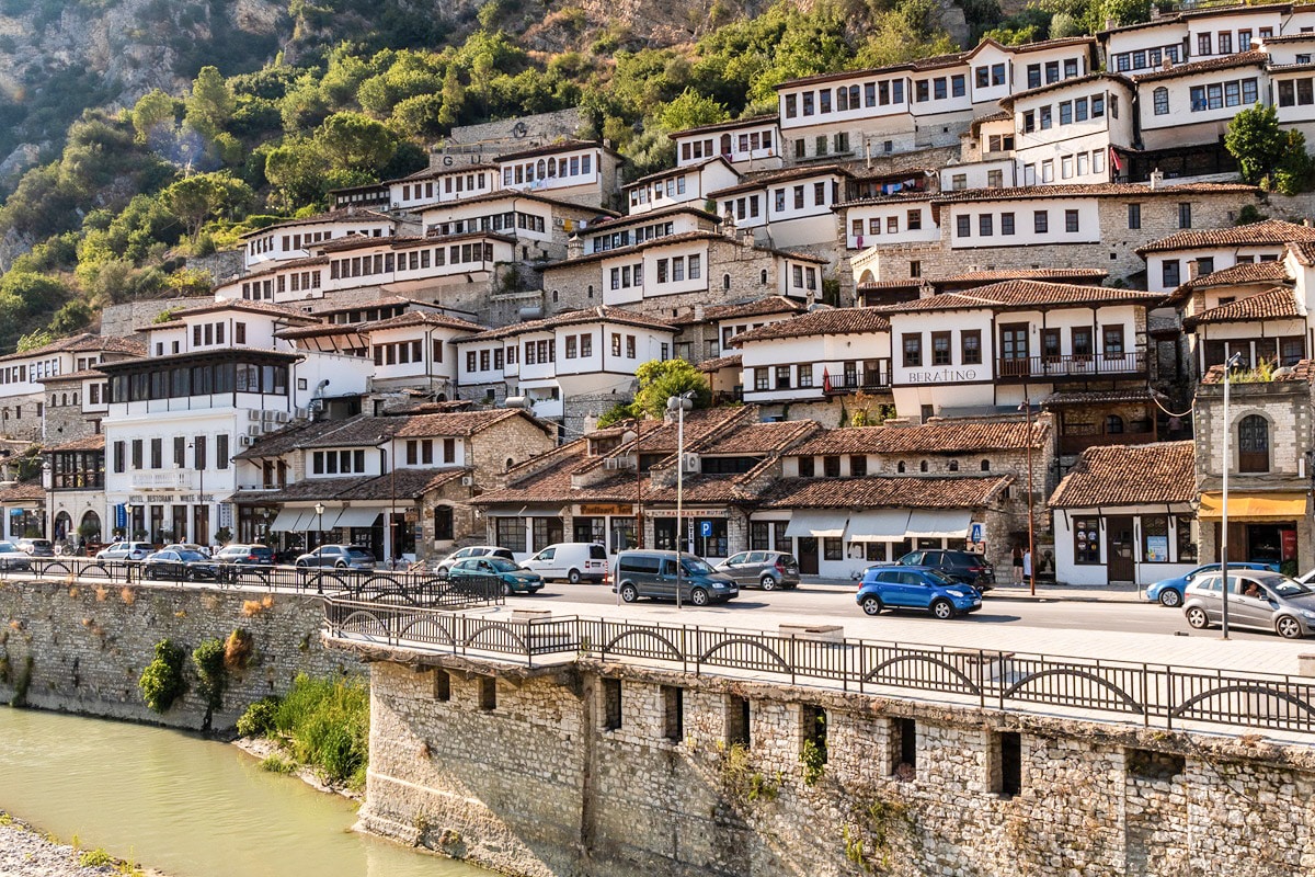Berat, la ville aux mille fenêtres