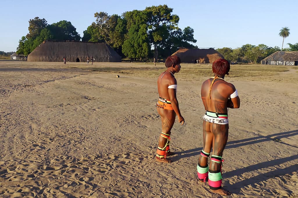 hommes xingu et maloca