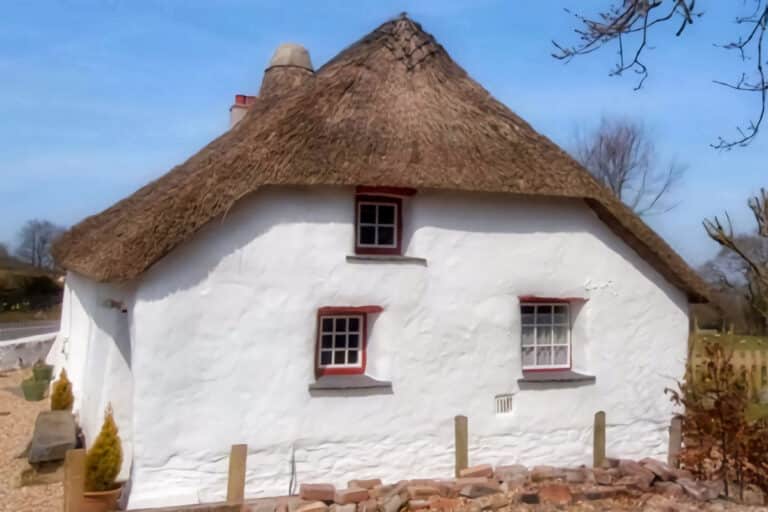 maison galloise traditionnelle en clom