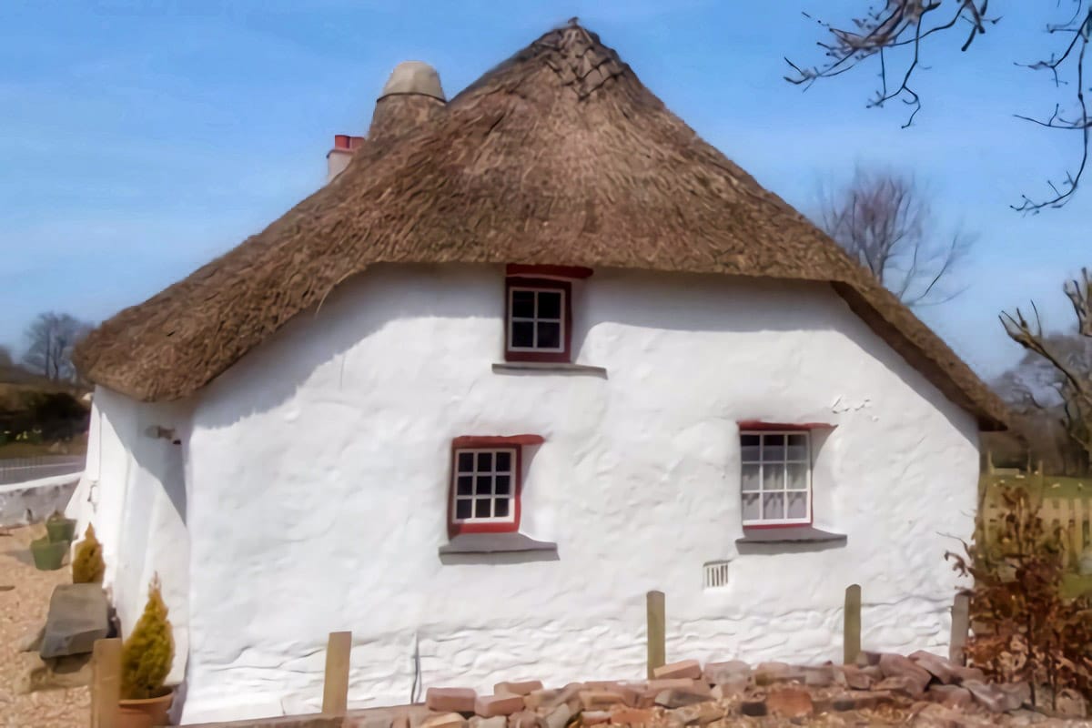 maison galloise traditionnelle en clom