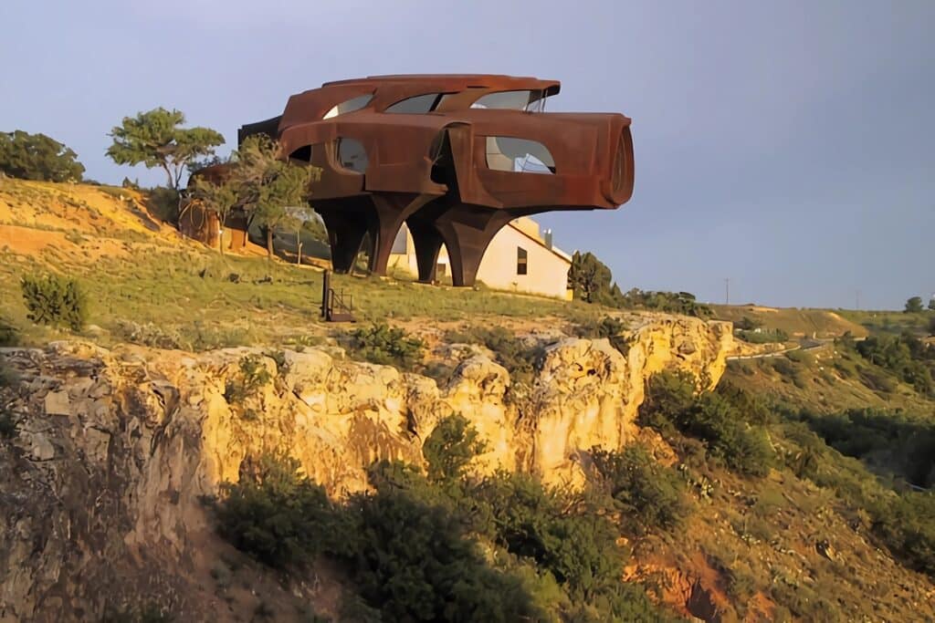 Steel House sur la falaise
