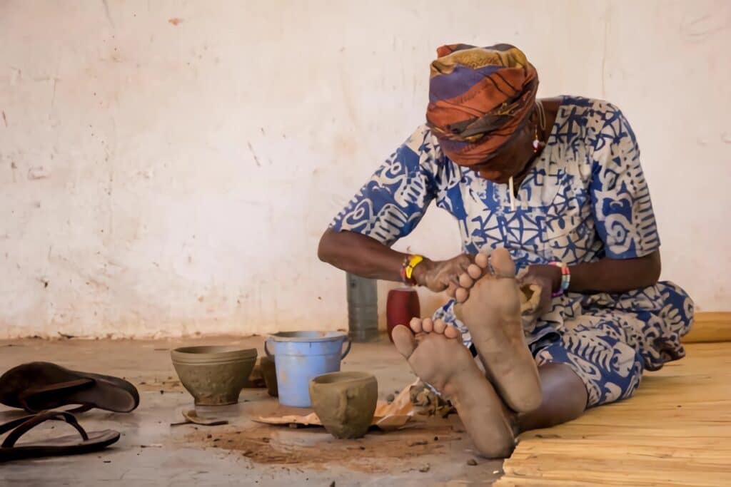 femme de sirigu poterie