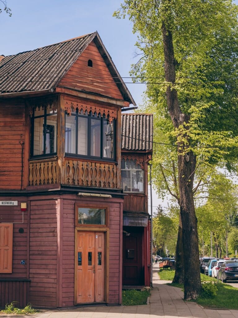 maison en bois à étage dans le quartier Žvėrynas à Vilnius