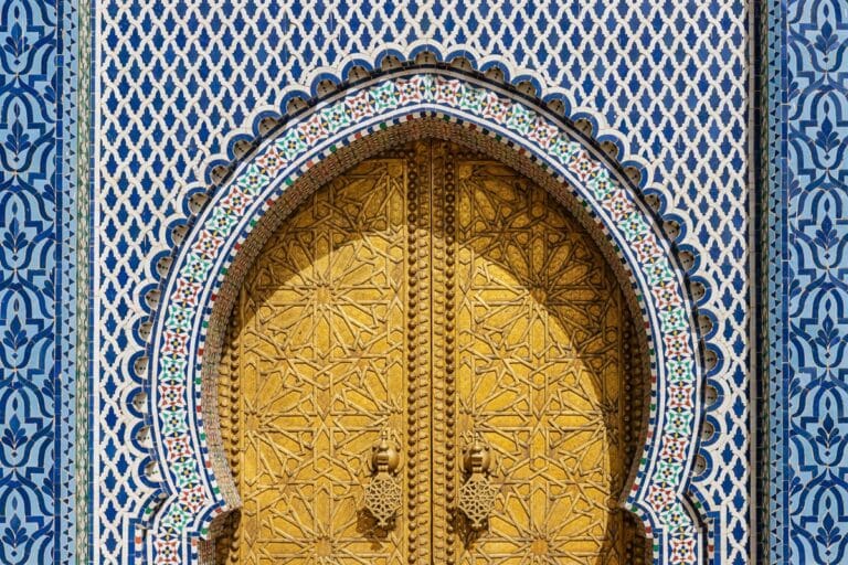 belle porte dans la médina de Fès