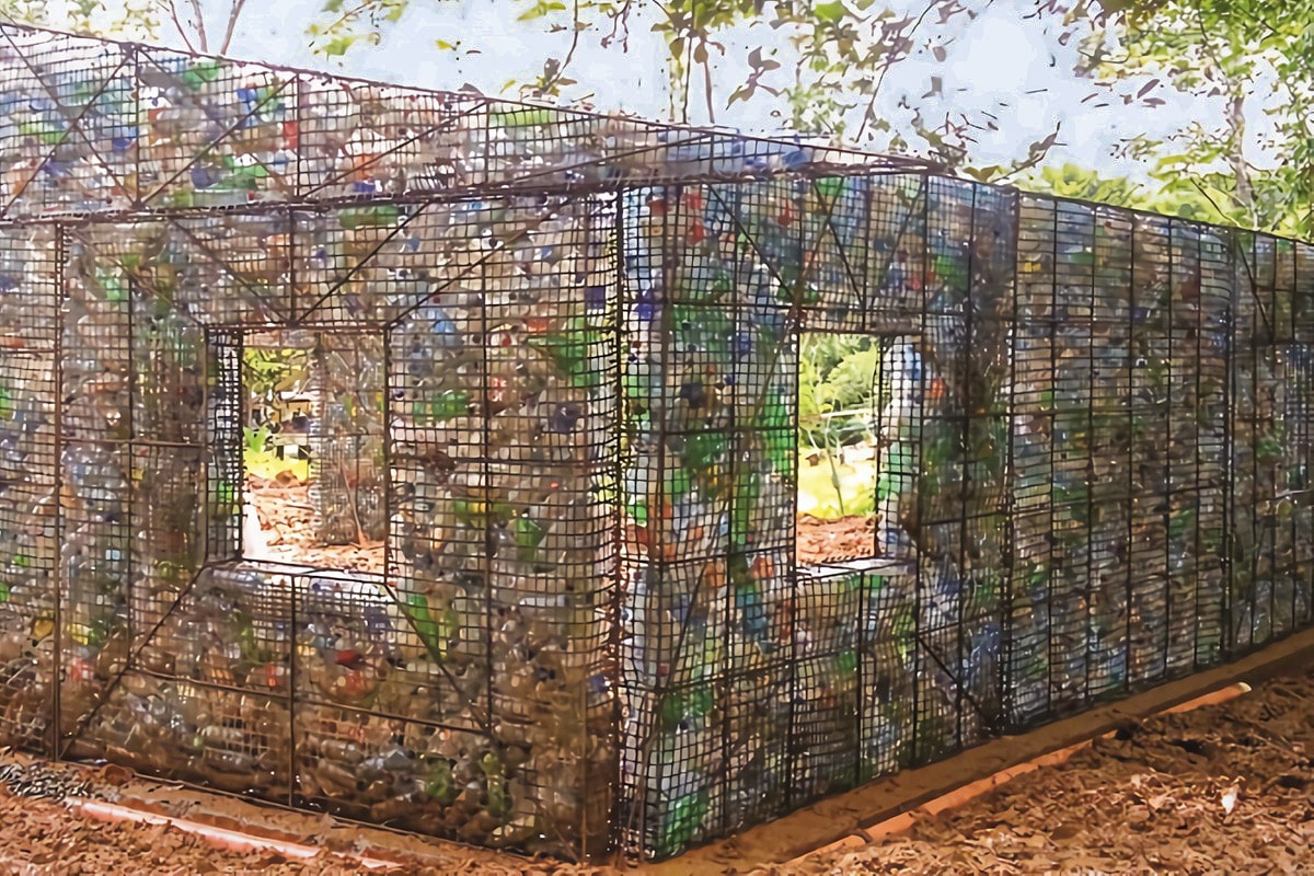 Éco-village au Panama construit avec des bouteilles en plastique