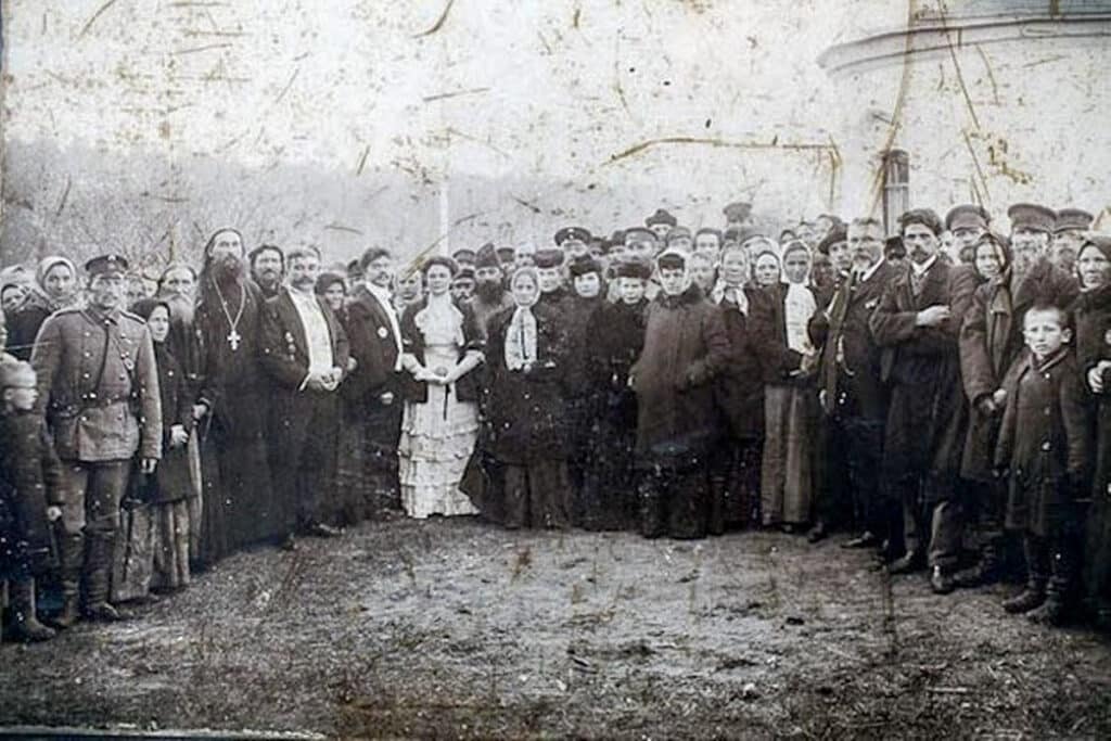 photo en noir et blanc des anciens habitants du village
