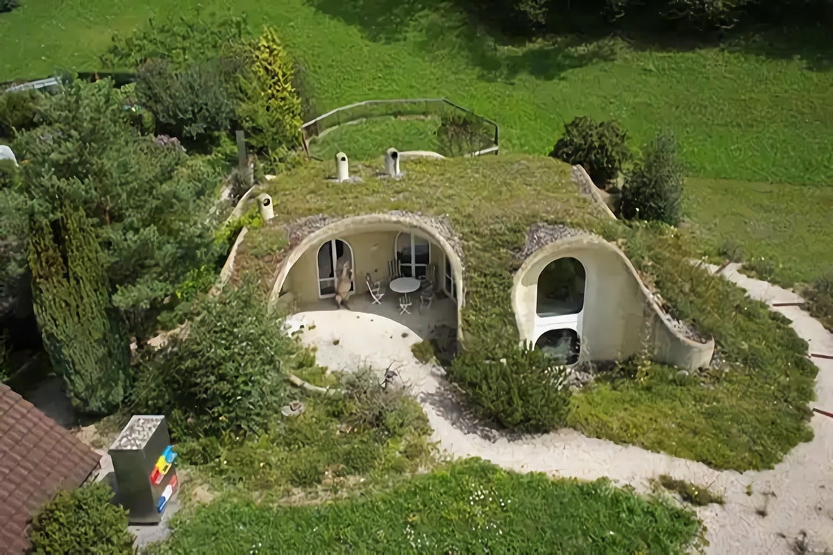 maison insolite de hobbit en suisse