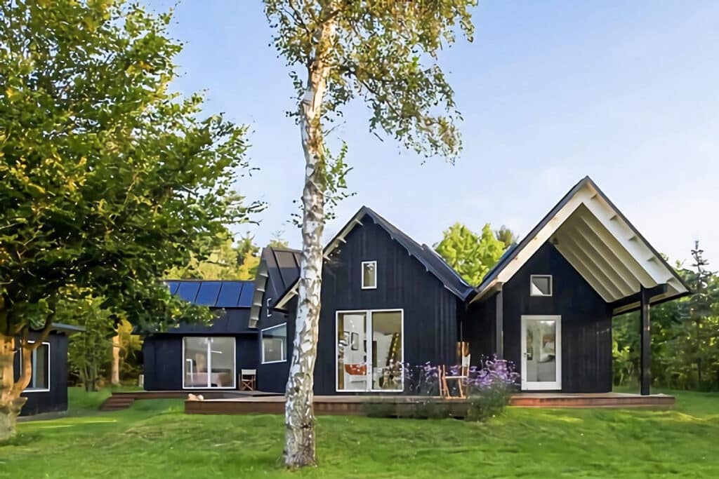 Maison contemporaine avec des éléments danois traditionnels