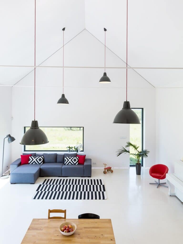 aménagement petit appartement plafond haut