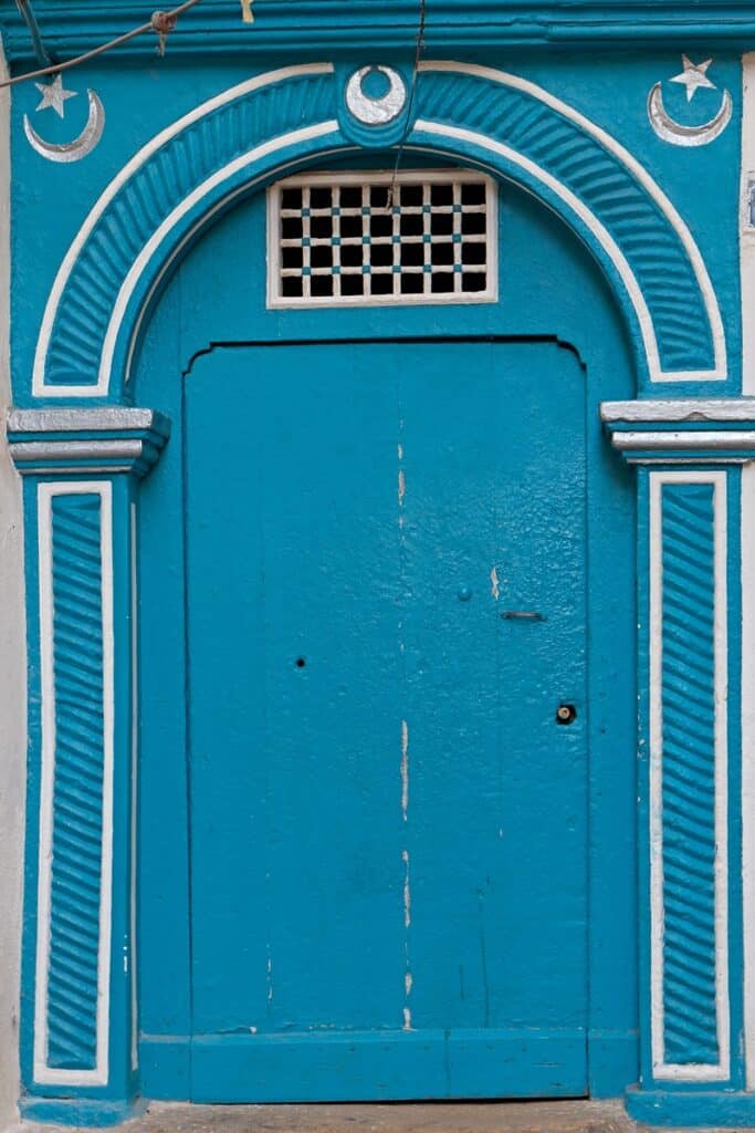 porte bleue dans la casbah d'Alger