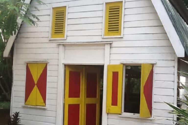 façade ancienne maison d'esclave au Suriname