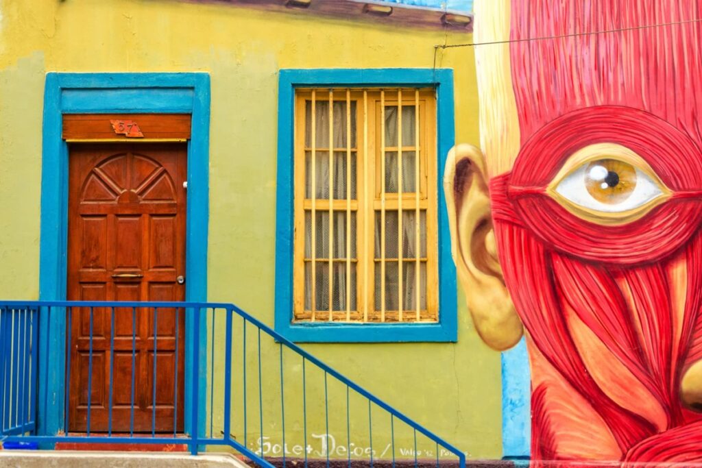 maison et fresque mruale