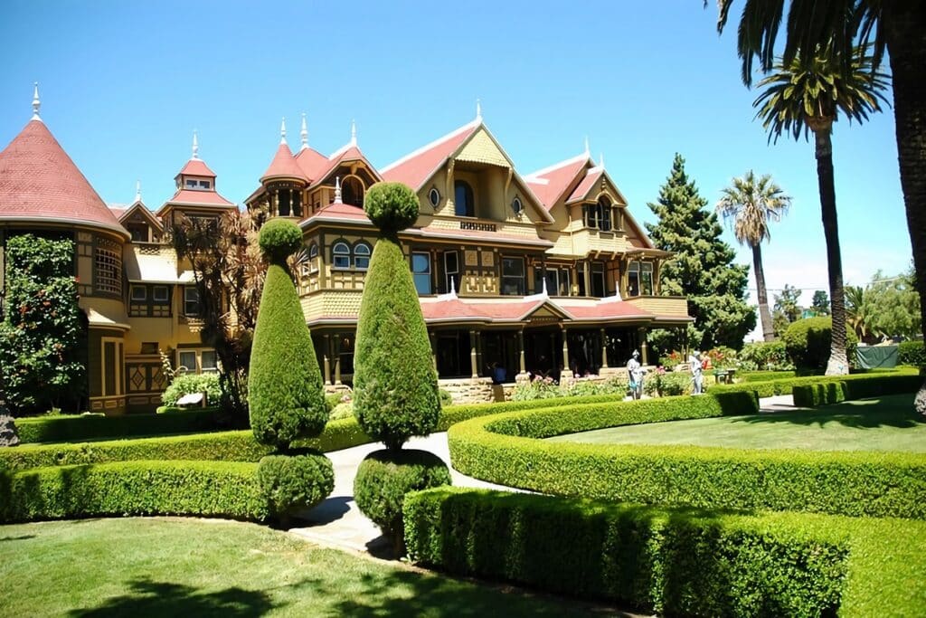 façade maison sarah winchester