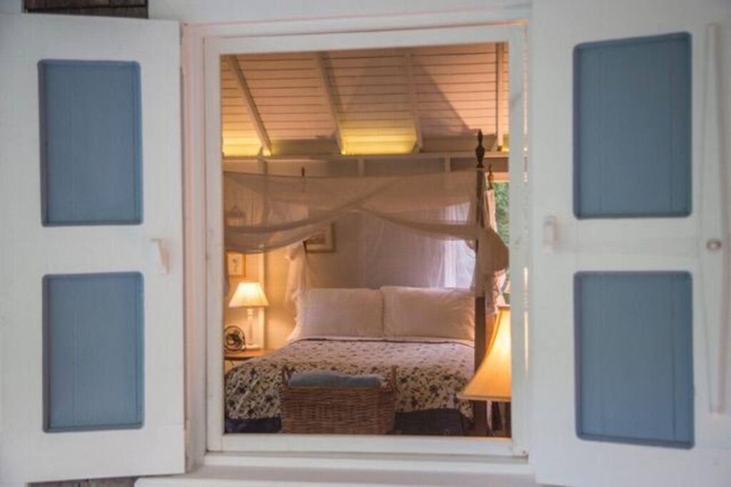 vue sur la chambre depuis la fenêtre