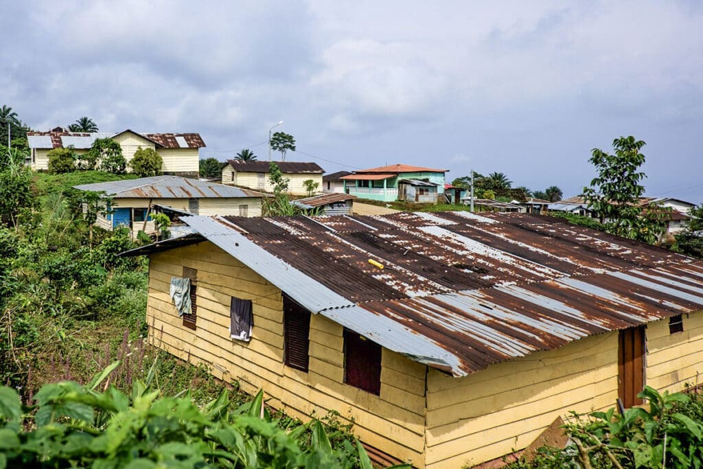 maison en bois en Guinée Équatoriale