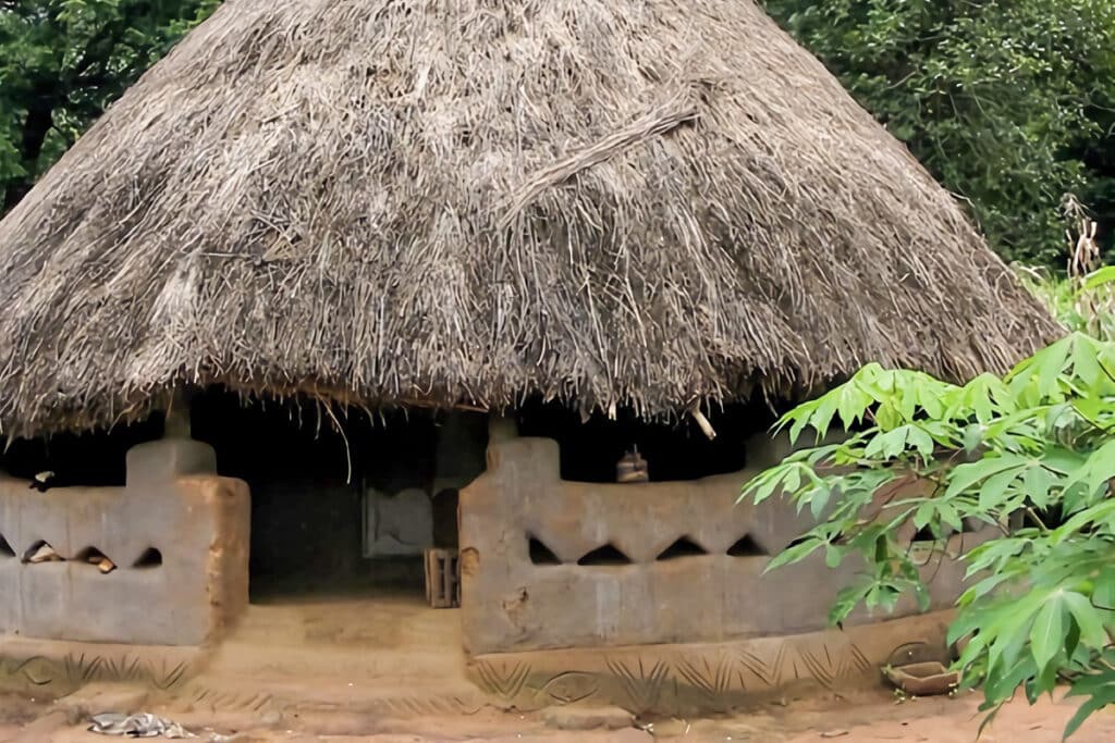 grande hutte en Guinée