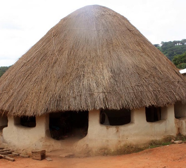hutte traditionnelle guinée