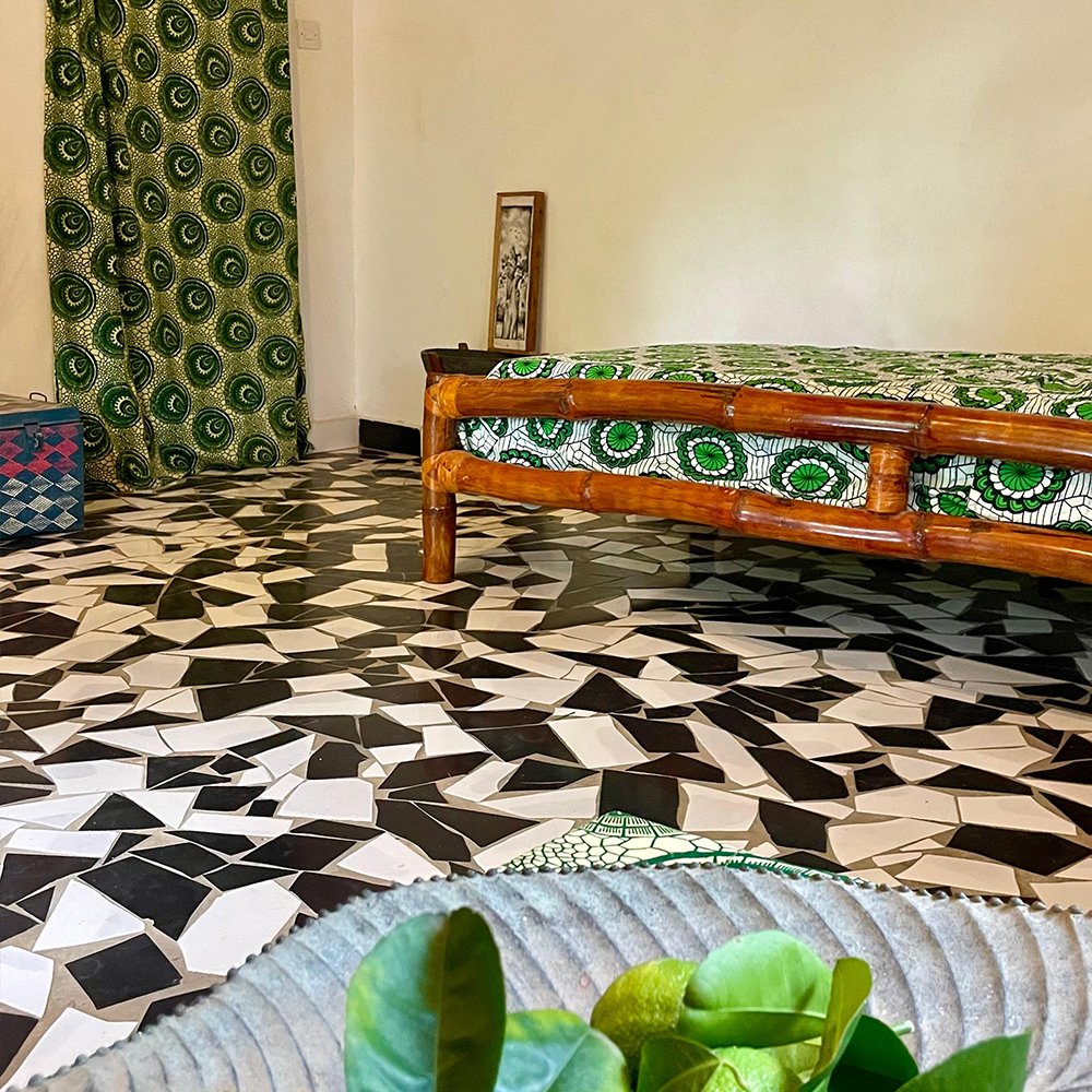 intérieur avec carrelage au sol