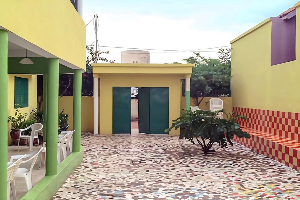 maison multicolore au Sénégal