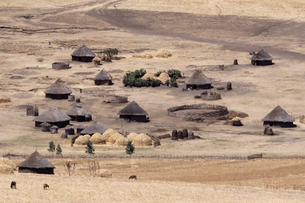 village de tukul en éthiopie