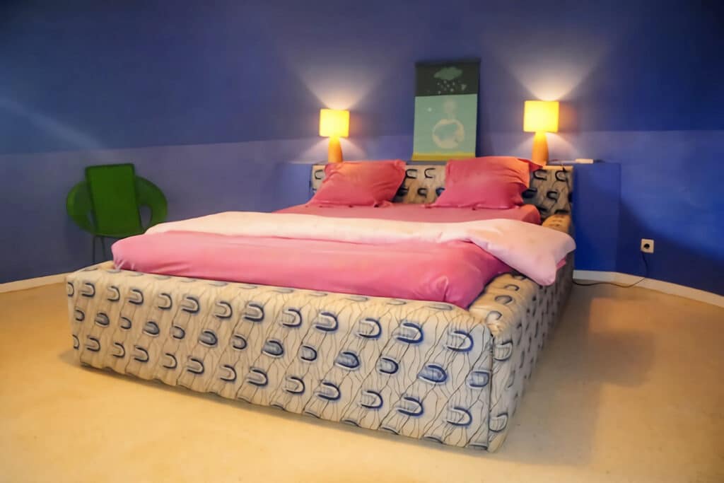 chambre aux murs bleus