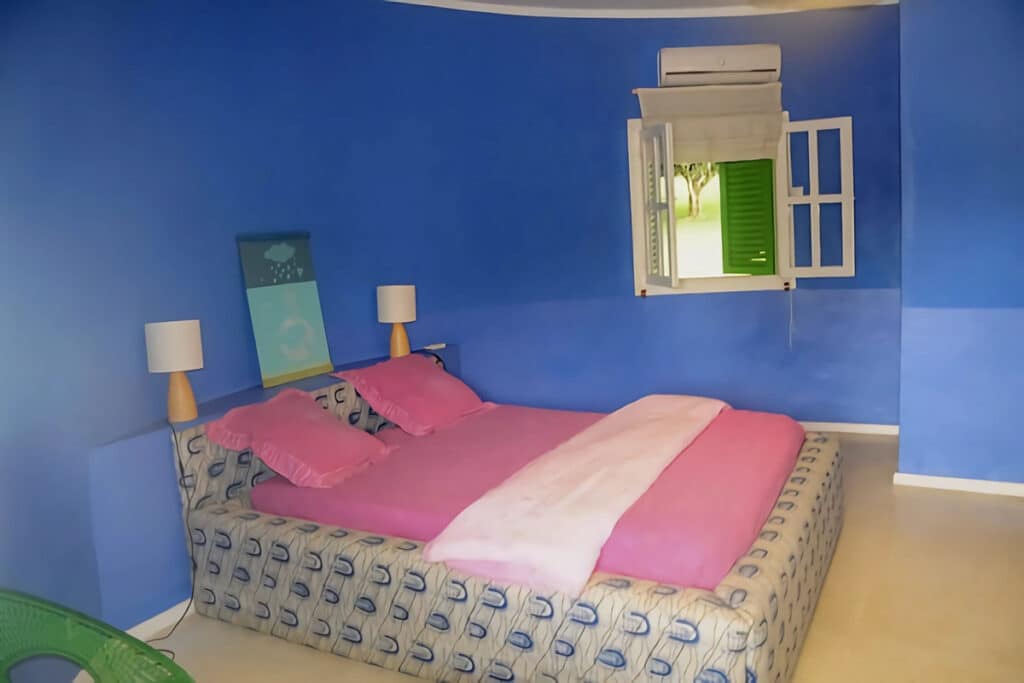chambre aux murs bleus