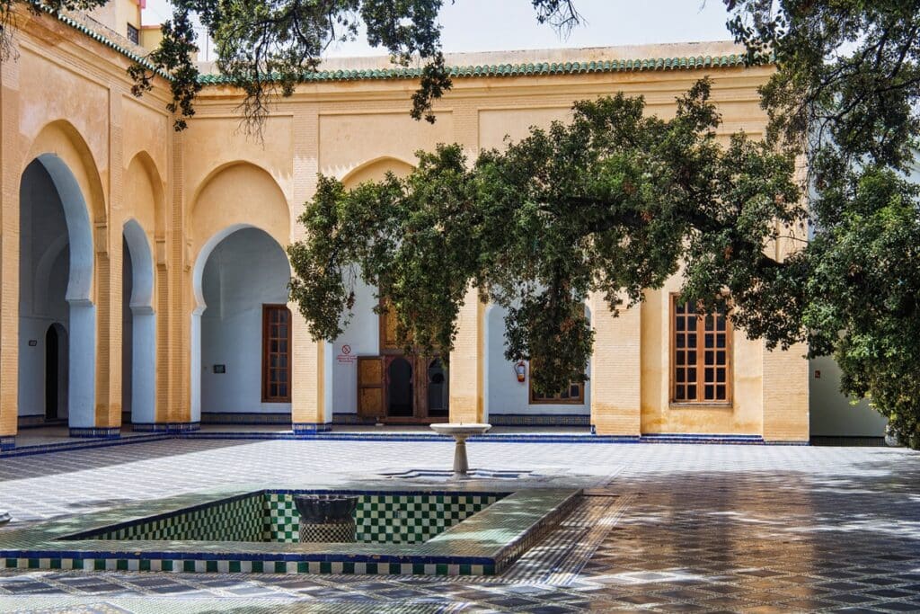 cour du Dar Batha à Fès