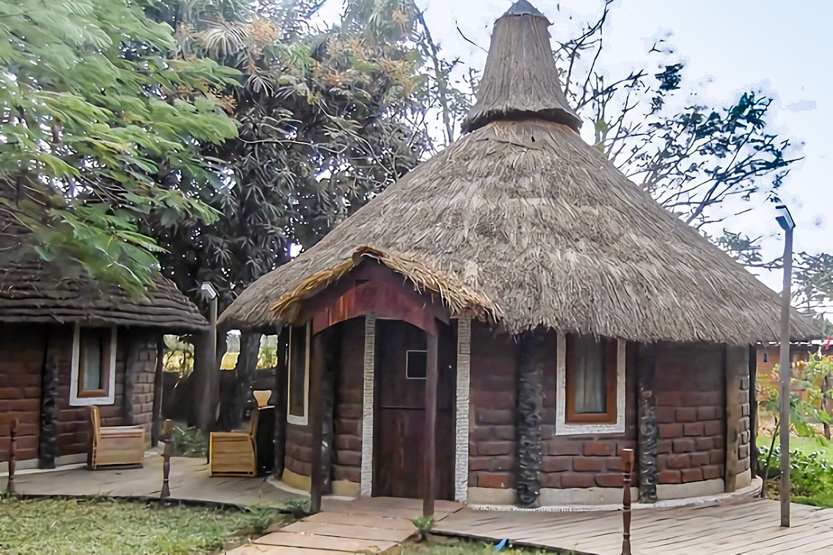 belle hutte en brique de boue au Mandinari River Lodge