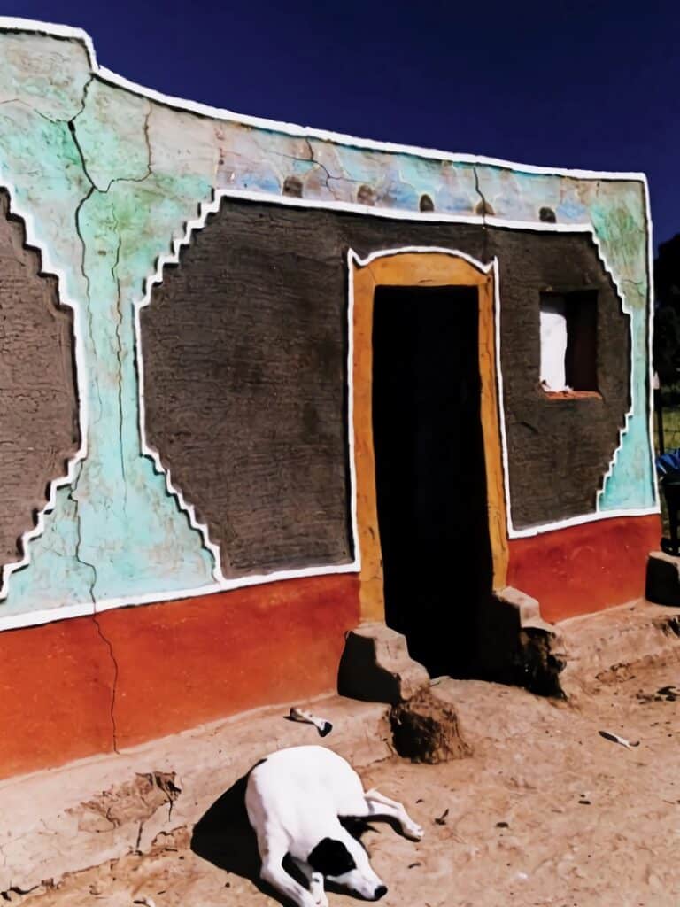 maison basotho décorée par les femmes