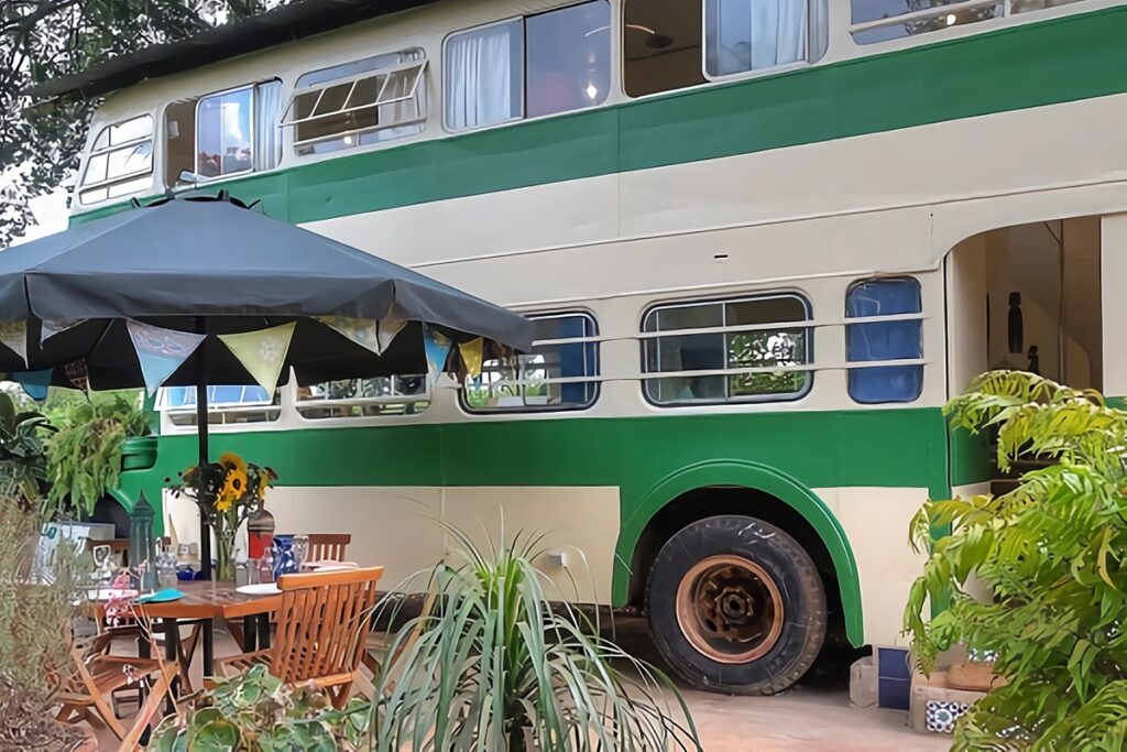 bus vintage transfromé en habitation