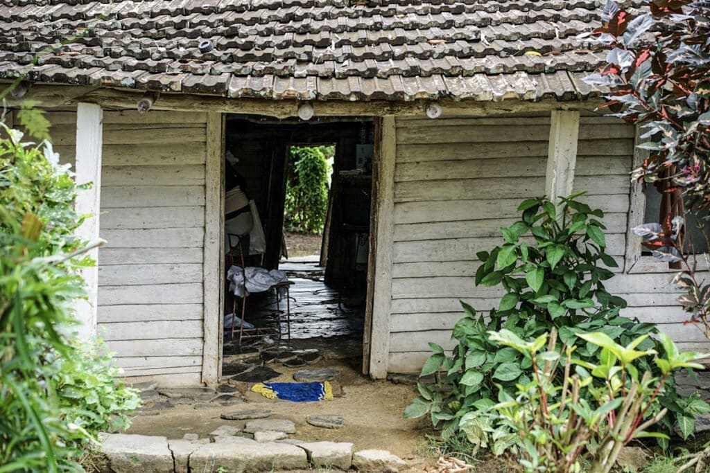 entrée d'une maison en bois à Cuba