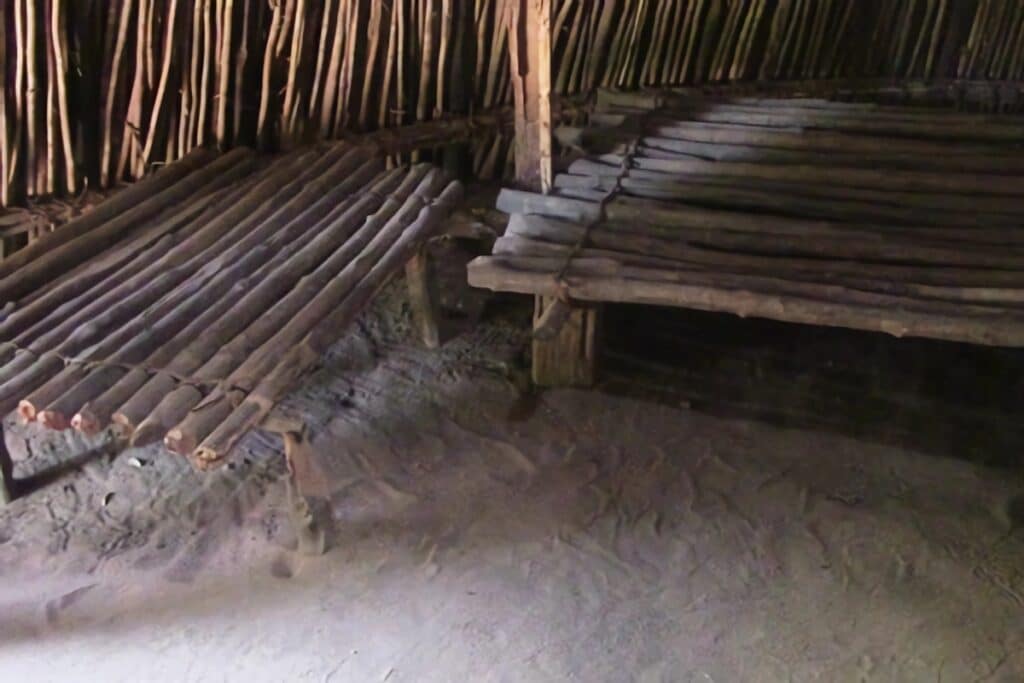 intérieur hutte Chagga