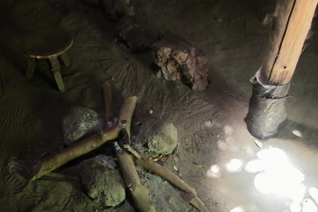 intérieur hutte Chagga