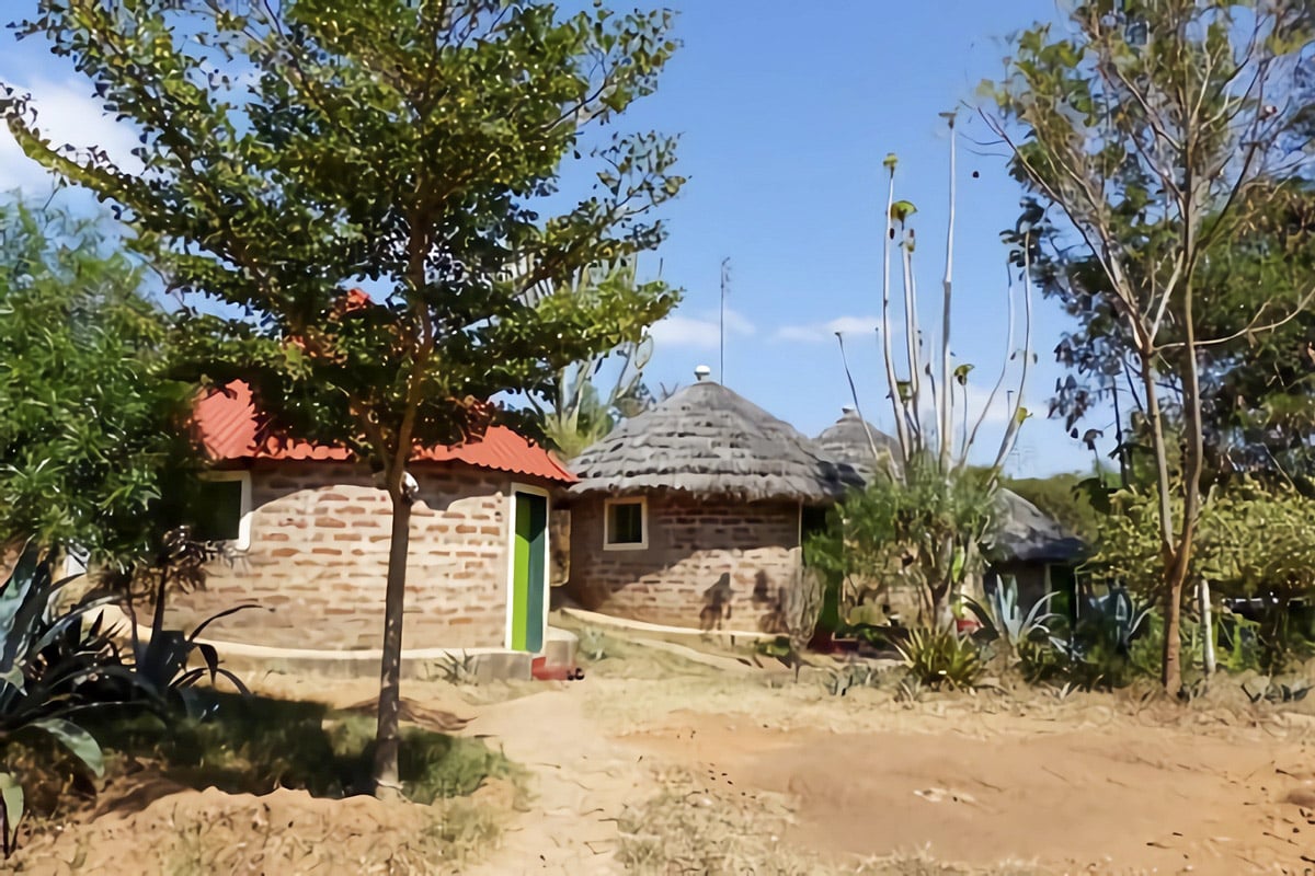 huttes de briques au Kenya