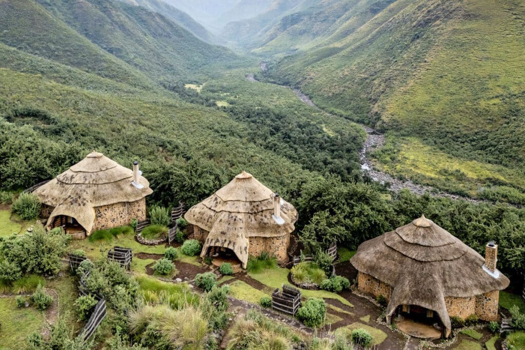 belles huttes de pierre au Lesotho