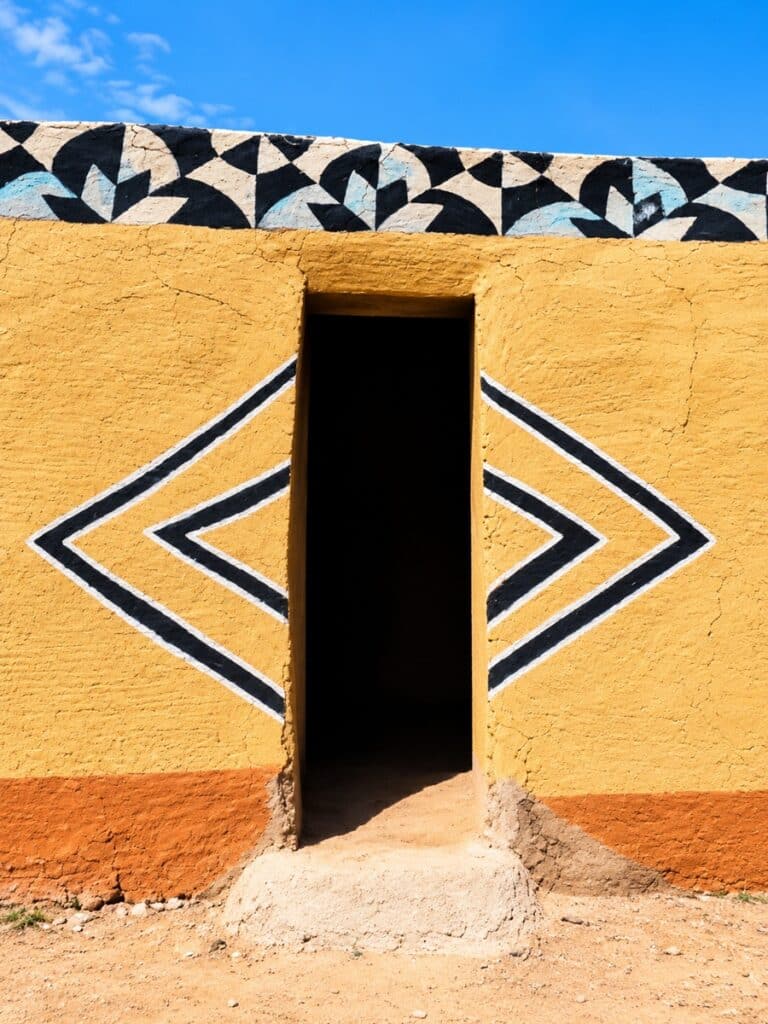 peinture litema entourant une porte