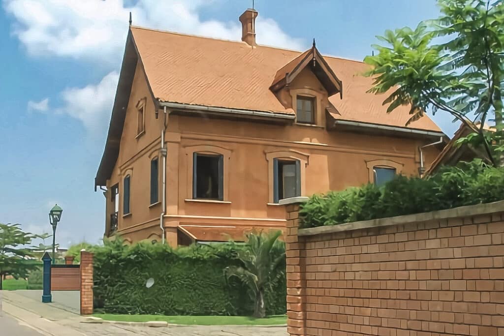 Maison moderne en brique à "Tana Water Front"