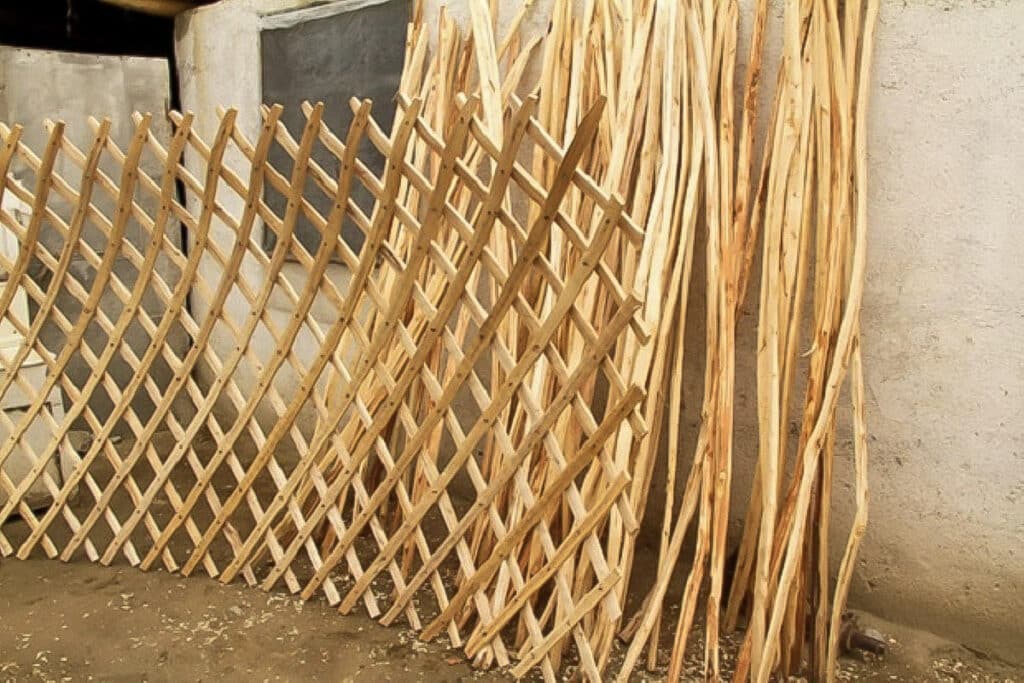 structure en bois d'une yourte kirghize