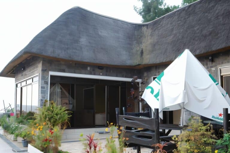 Maison au toit de chaume à Gisenyi