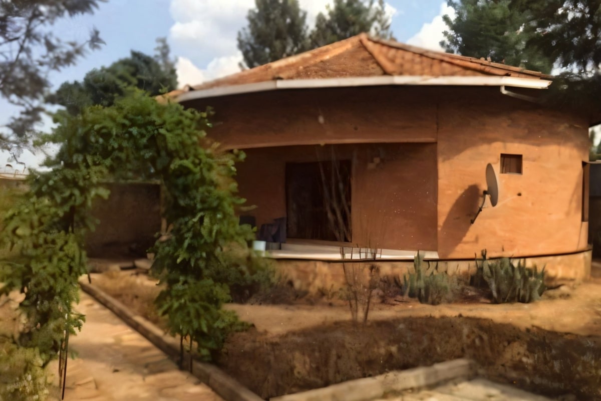 Rondavelle en briques à Kigali
