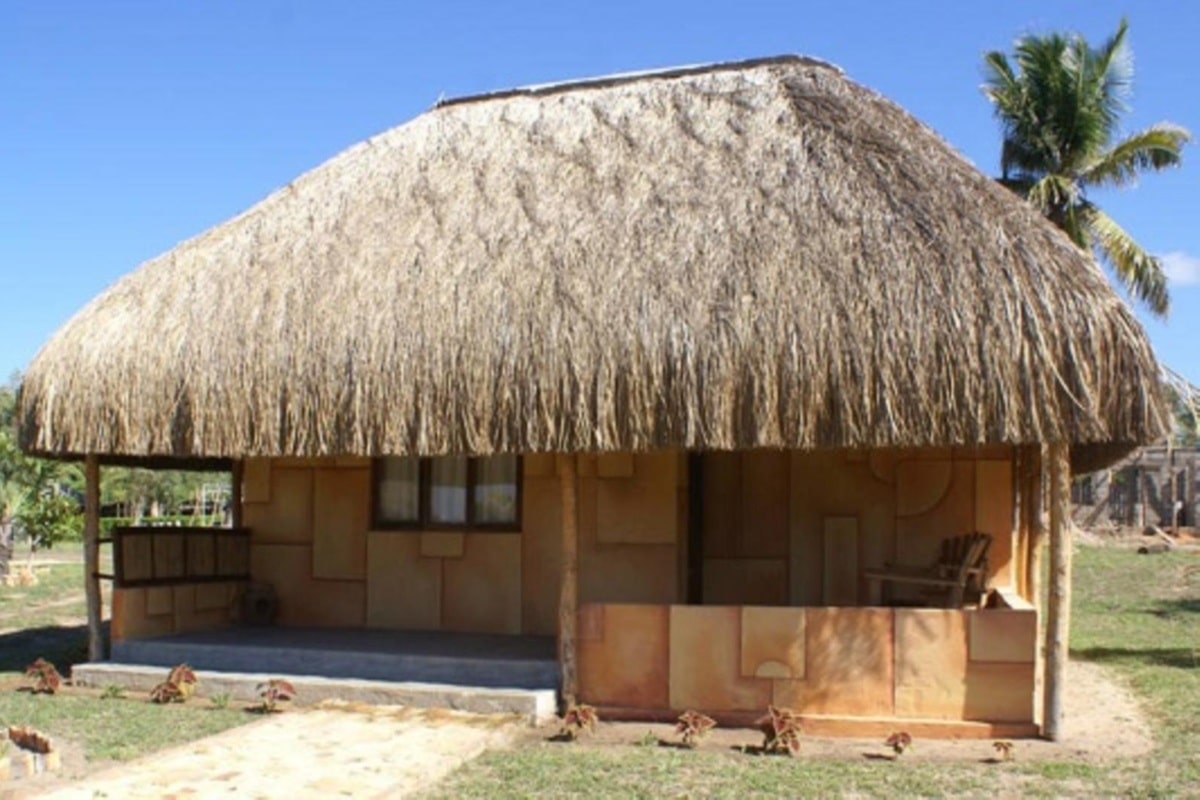 beau bungalow au toit de chaume au Mozambique
