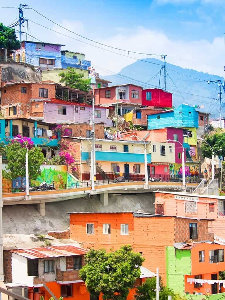 comuna 13 maisons colorées