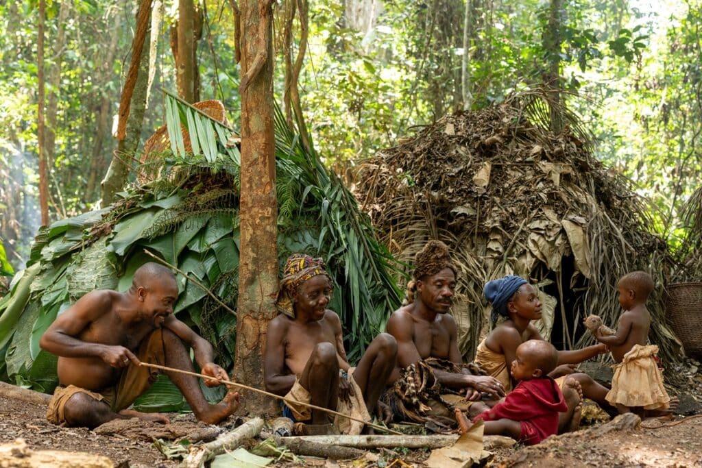peuple baka en forêt