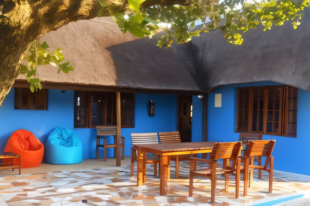 maison colorée au toit de chaume au Mozambique