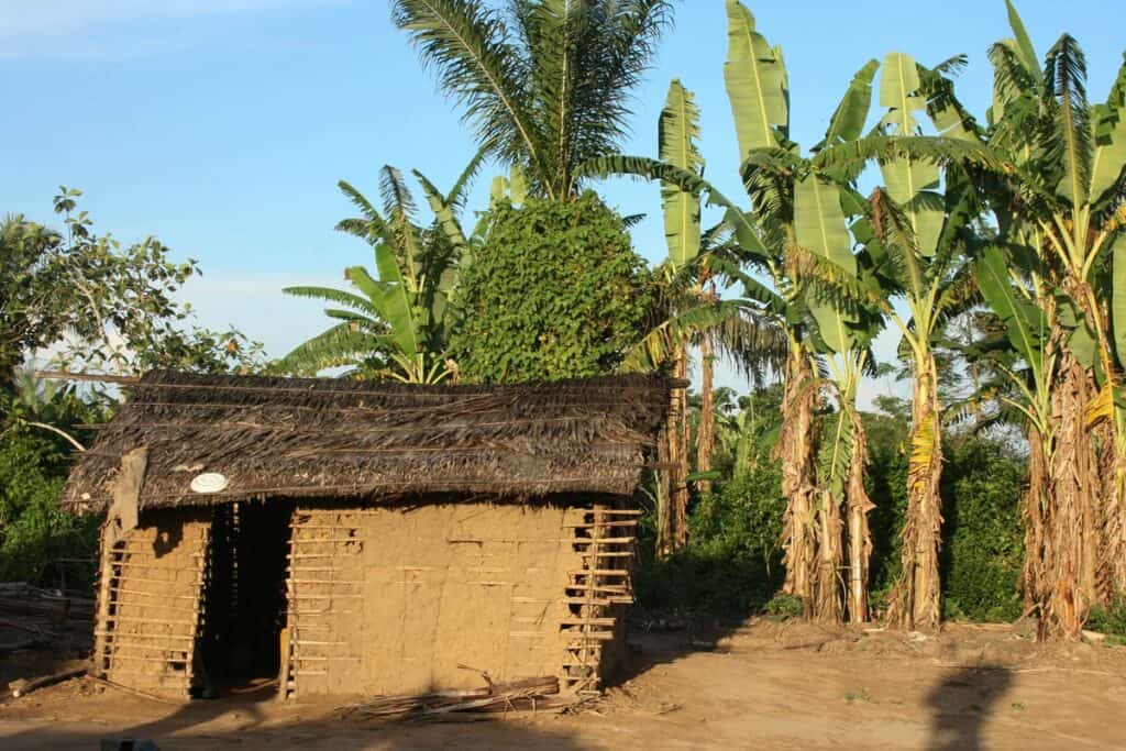 maison en terre au Congo