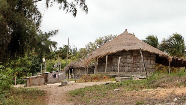 maison traditionnelle rurale mozambique
