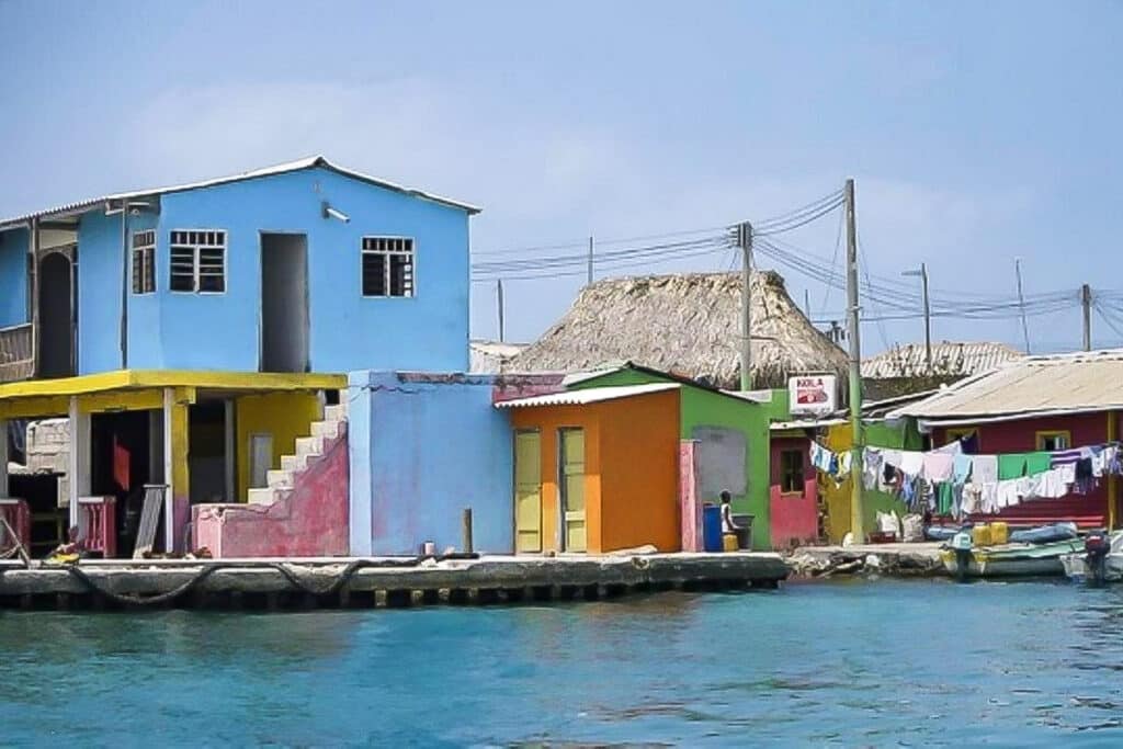 maisons colorées à Santa Cruz del Islote