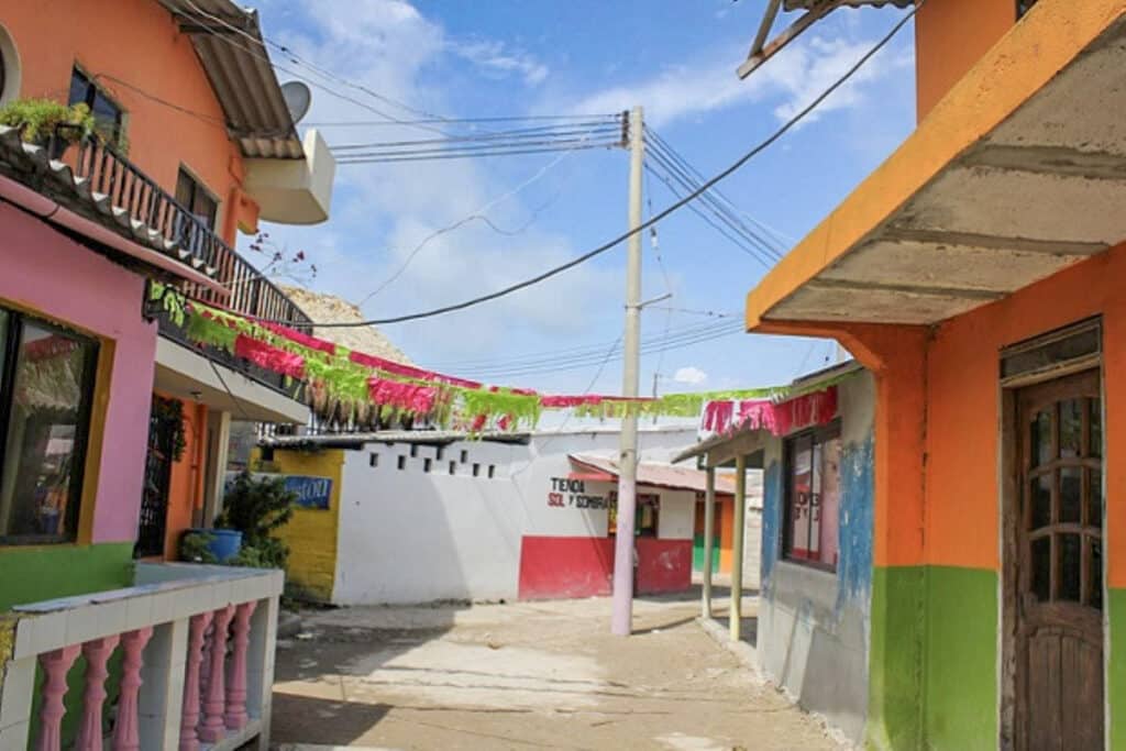 Santa Cruz del Islote rue et maisons